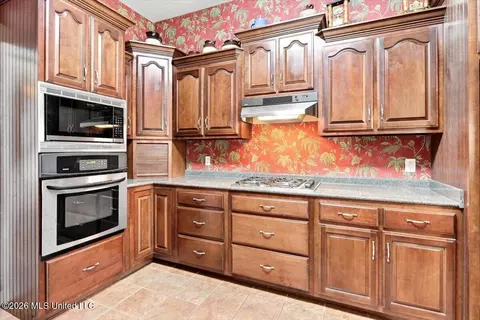 Kitchen - 282 Douglas Rd, Hernando, MS 38632 photo 1 of 3
