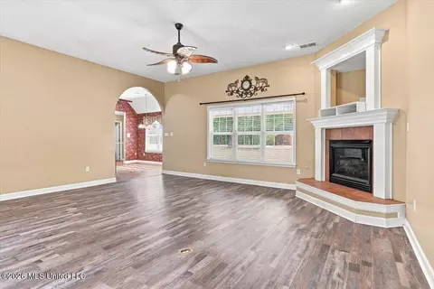 Living - 282 Douglas Rd, Hernando, MS 38632 photo 5 of 9