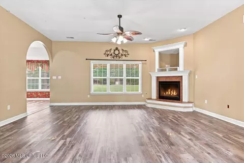 Living - 282 Douglas Rd, Hernando, MS 38632 photo 9 of 9