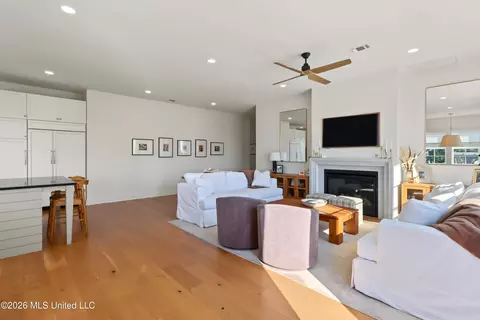Living - 405 Mason Ave, Long Beach, MS 39560 photo 1 of 4