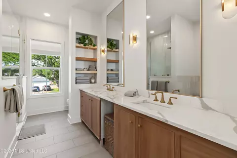Bath - 405 Mason Ave, Long Beach, MS 39560 photo 5 of 9