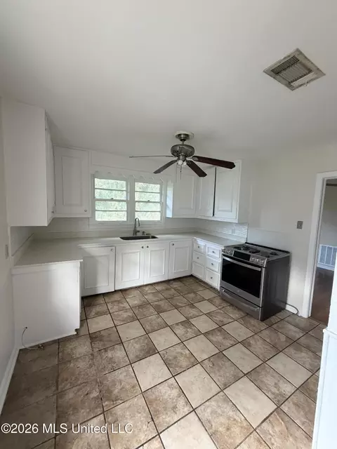Kitchen - 545 Park Pl, Natchez, MS 39120 photo 1 of 1