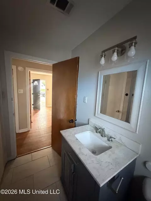 Bath - 545 Park Pl, Natchez, MS 39120 photo 2 of 2