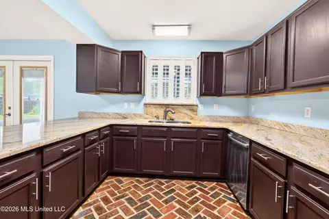 Kitchen - 5547 Paula Dr, Long Beach, MS 39560 photo 3 of 5