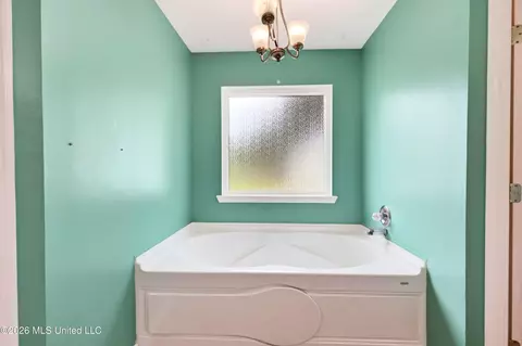 Bath - 5547 Paula Dr, Long Beach, MS 39560 photo 2 of 6