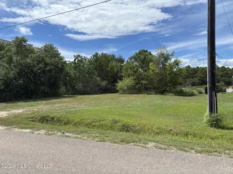 109 Pine Tree Rd, Bay Saint Louis, MS 39520