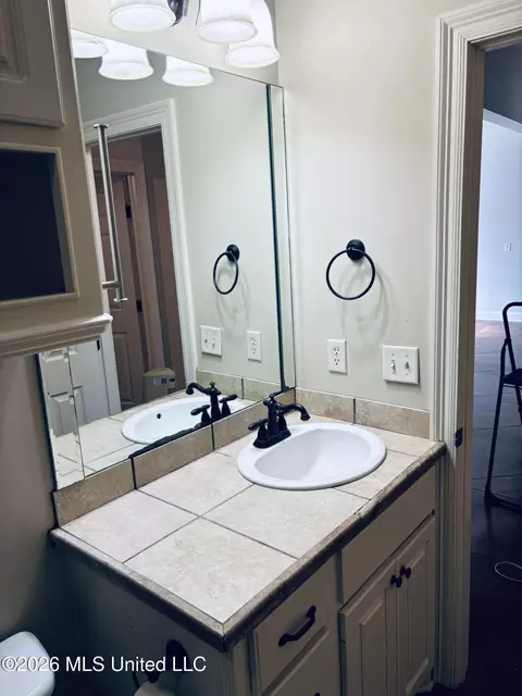 Bath - 103 Red Oak Ct, Madison, MS 39110 photo 1 of 6