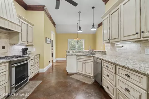 Entry Way - 1350 Fairway Dr, Wiggins, MS 39577 photo 2 of 3