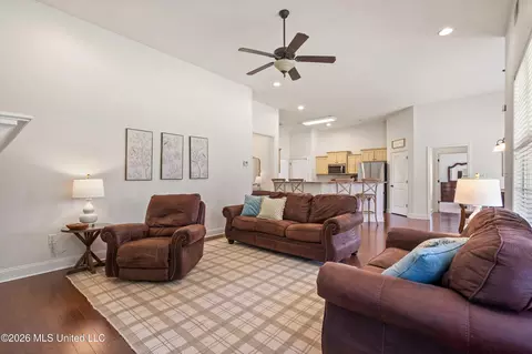 Living - 1375 Fieldstone St, Hernando, MS 38632 photo 2 of 2