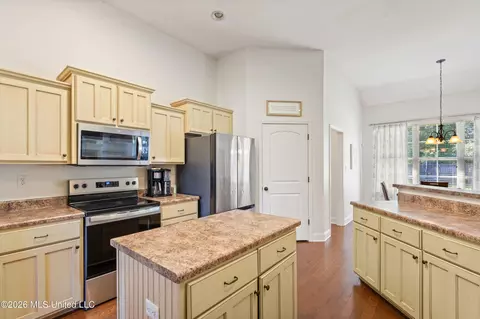 Kitchen - 1375 Fieldstone St, Hernando, MS 38632 photo 3 of 4