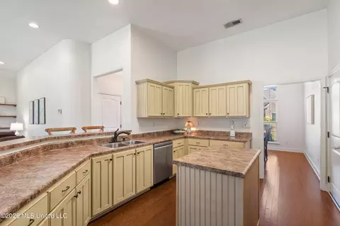 Kitchen - 1375 Fieldstone St, Hernando, MS 38632 photo 4 of 4