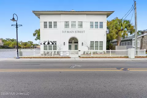 315 Main St UNIT B, Bay Saint Louis, MS 39520