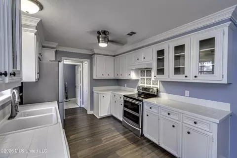 Kitchen - 823 Bibury Pl, Brandon, MS 39047 photo 1 of 6