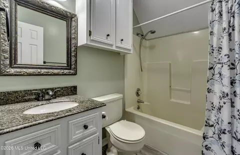 Bath - 823 Bibury Pl, Brandon, MS 39047 photo 6 of 6