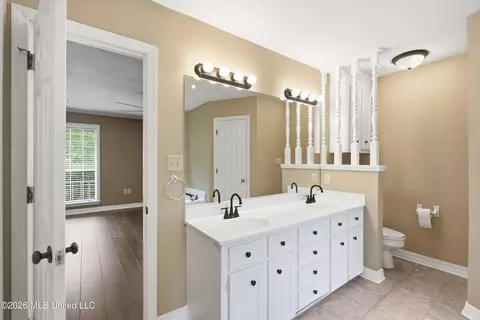 Bath - 823 Bibury Pl, Brandon, MS 39047 photo 4 of 6