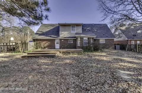 Exterior - 823 Bibury Pl, Brandon, MS 39047 photo 6 of 10