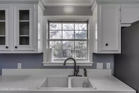Kitchen - 823 Bibury Pl, Brandon, MS 39047 photo 2 of 6