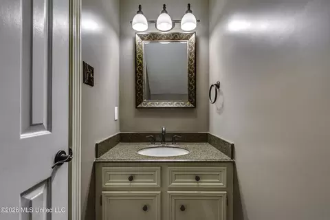 Bath - 823 Bibury Pl, Brandon, MS 39047 photo 1 of 6