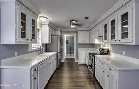 Kitchen - 823 Bibury Pl, Brandon, MS 39047 photo 6 of 6