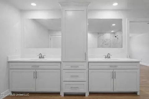 Bath - 12908 Dixie Hill Dr, Moss Point, MS 39562 photo 1 of 3
