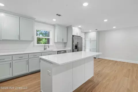 Kitchen - 12908 Dixie Hill Dr, Moss Point, MS 39562 photo 3 of 4