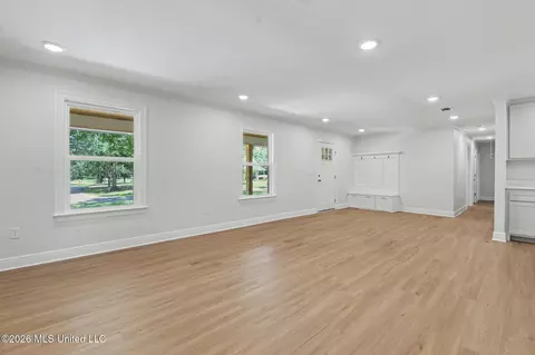 Living - 12908 Dixie Hill Dr, Moss Point, MS 39562 photo 3 of 5