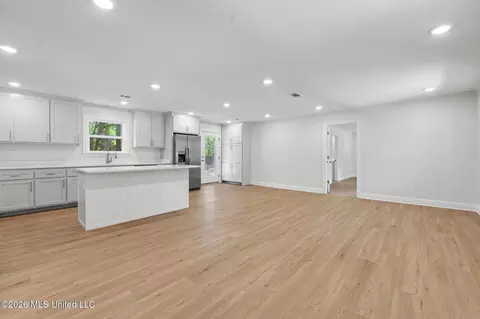 Living - 12908 Dixie Hill Dr, Moss Point, MS 39562 photo 1 of 5