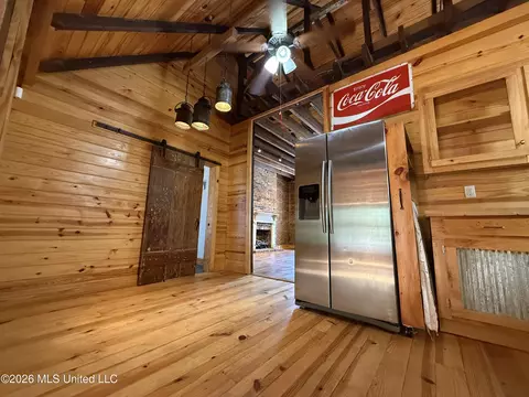 Entry Way - 209 S Commerce St, Natchez, MS 39120 photo 2 of 7