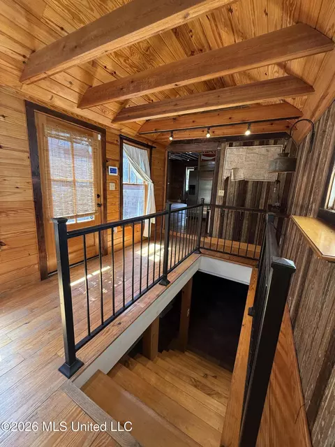 Entry Way - 209 S Commerce St, Natchez, MS 39120 photo 2 of 8
