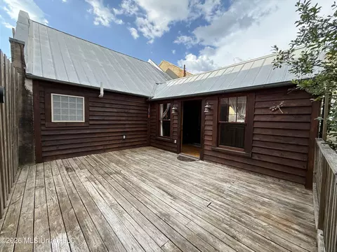 Exterior - 209 S Commerce St, Natchez, MS 39120 photo 5 of 10