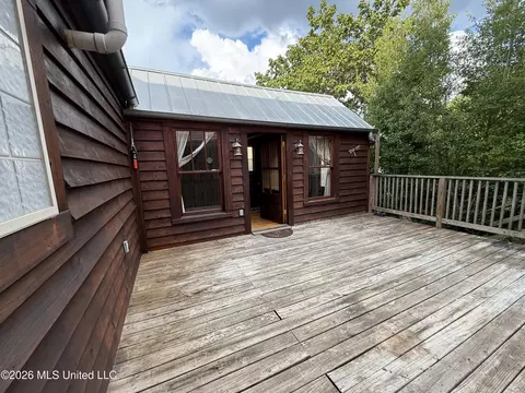 Exterior - 209 S Commerce St, Natchez, MS 39120 photo 6 of 10