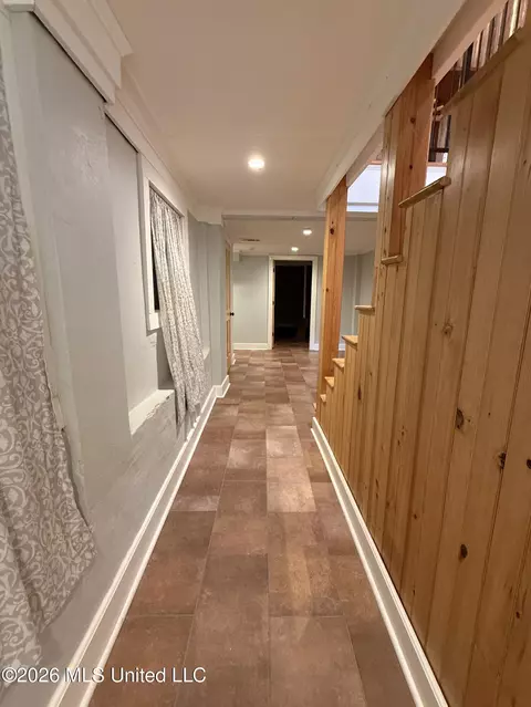 Entry Way - 209 S Commerce St, Natchez, MS 39120 photo 5 of 7