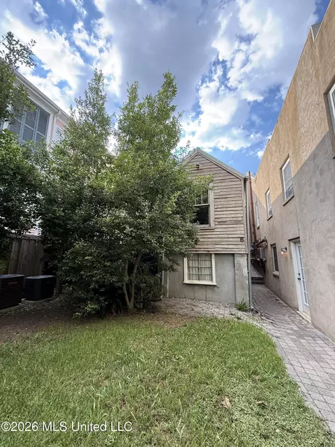 Exterior - 209 S Commerce St, Natchez, MS 39120 photo 8 of 10