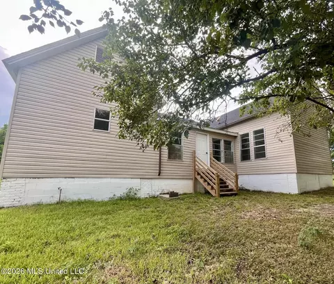 302 E Magnolia St, Poplarville, MS 39470