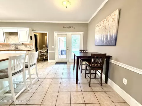 Dining - 1008 Stonehendge Dr, Brandon, MS 39042 photo 2 of 2