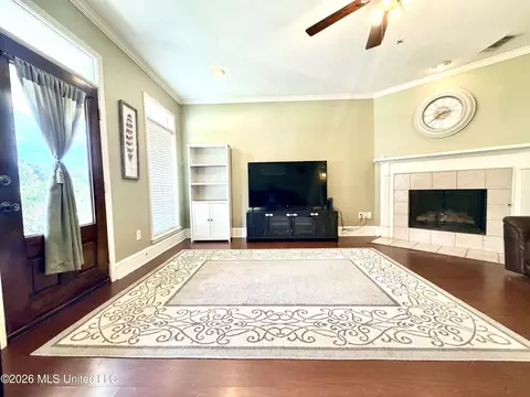 Living - 1008 Stonehendge Dr, Brandon, MS 39042 photo 2 of 3