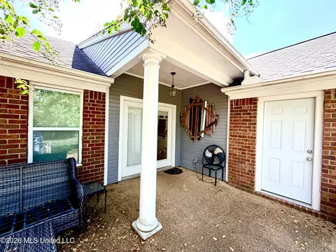 Exterior - 1008 Stonehendge Dr, Brandon, MS 39042 photo 5 of 8