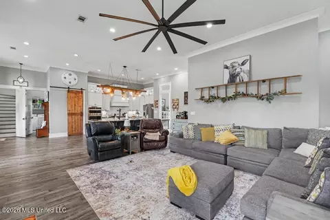 Living - 20915 Busby Rd, Vancleave, MS 39565 photo 2 of 4