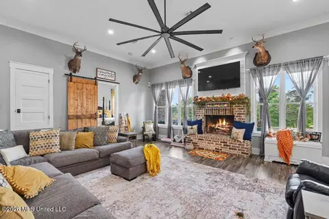 Living - 20915 Busby Rd, Vancleave, MS 39565 photo 4 of 4