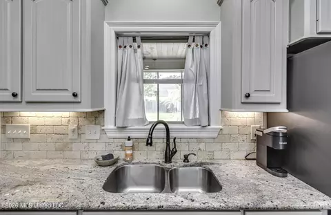 Kitchen - 101 Winchester Cv, Madison, MS 39110 photo 7 of 7