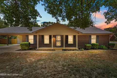3855 Hilltop Dr, Horn Lake, MS 38637