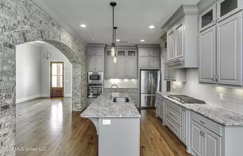Kitchen - 189 Stone Creek Dr, Madison, MS 39110 photo 6 of 6