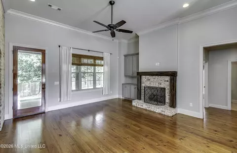 Living - 189 Stone Creek Dr, Madison, MS 39110 photo 2 of 6