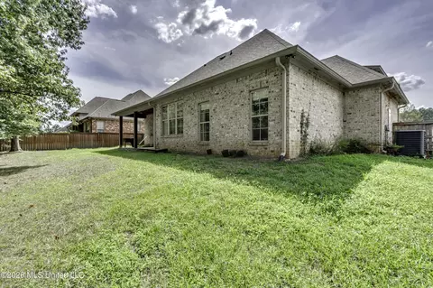 Exterior - 189 Stone Creek Dr, Madison, MS 39110 photo 7 of 8