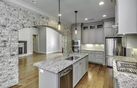 Kitchen - 189 Stone Creek Dr, Madison, MS 39110 photo 5 of 6