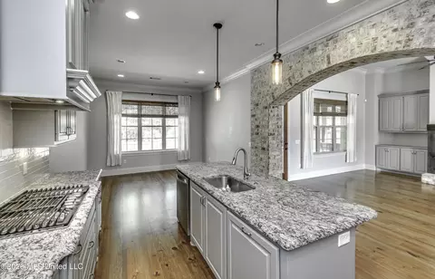 Kitchen - 189 Stone Creek Dr, Madison, MS 39110 photo 2 of 6