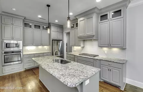 Kitchen - 189 Stone Creek Dr, Madison, MS 39110 photo 4 of 6