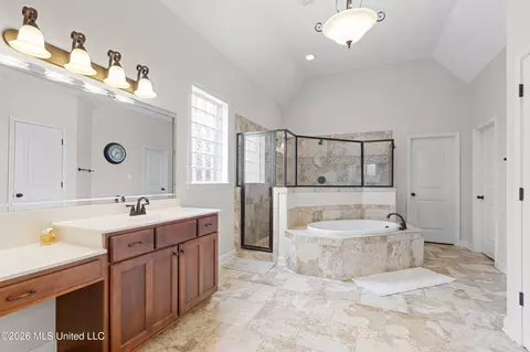 Bath - 657 N Doe Creek Trl, Hernando, MS 38632 photo 1 of 4