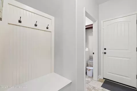 Entry Way - 657 N Doe Creek Trl, Hernando, MS 38632 photo 4 of 4