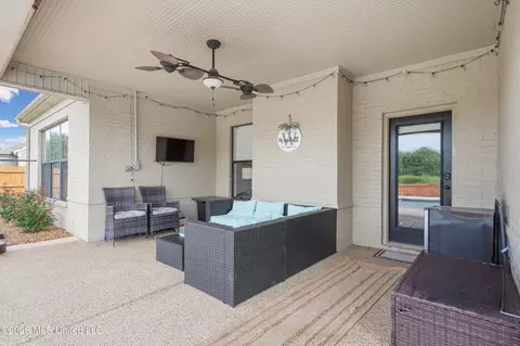 Exterior - 657 N Doe Creek Trl, Hernando, MS 38632 photo 7 of 9